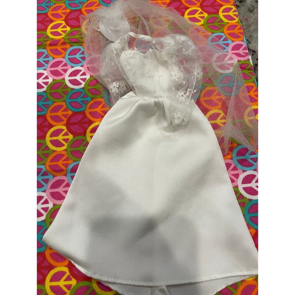 Vintage Mattel Barbie Doll Clothing #4 white wedding gown and veil